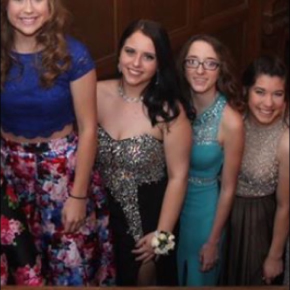 Black prom dress - Picture 3 of 3